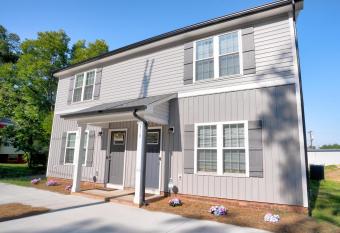 Kannapolis Elegant Townhouse has Balcony rooms