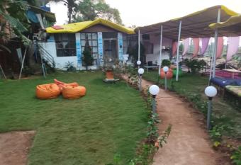 KHUSHI RESORT has Balcony rooms