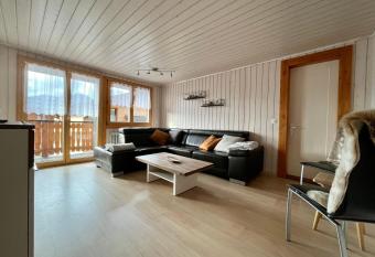 Chalet Diana - Spacious flat - Village core - South facing - Ski-in/Ski-out has Balcony rooms