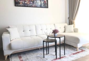 Secured Lux 1 Bedroom apartment - Gym, Sauna, Parking - 142 has rooms with a private hot tub