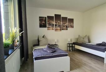 Gem  tliche Fachkr  fte-Wohnung allows 18 year olds to book a room