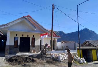 BROMO B&B allows 18 year olds to book a room