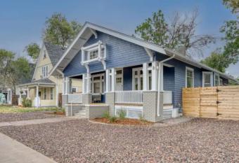 Modern Design with Pikes Peak Views, Dogs Welcome has Balcony rooms
