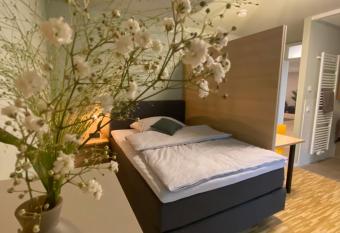 Con4rent Business Hotel plus allows 18 year olds to book a room