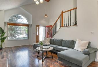 4 Bdrms, fenced back yard, Pool Table and Mtn Views has Balcony rooms