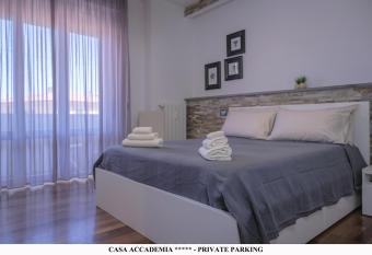 ELEGANTE CASA ACCADEMIA ***** - PRIVATE PARKING has Balcony rooms