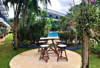 Superfluity 2 BR Corner Suite - By Prosper Hospitality allows 18 year olds to book a room