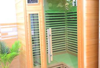 SAUNA Appartement 10mn Aeroport Roissy CDG allows 18 year olds to book a room