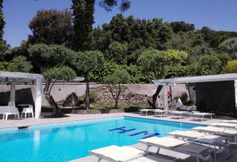 Hotel Marad has Balcony rooms