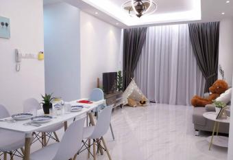 Hanns&KingBed&WIFI&Pool& Parking&Sauna&Sunshine Classic Comfort Homstay has Balcony rooms