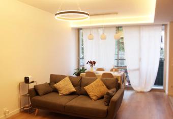 Cosy 1 bedroom Appt Proche de tout Metro    pied has Balcony rooms