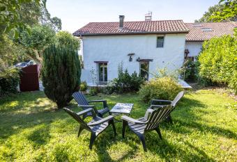 Maison Irriberria allows 18 year olds to book a room