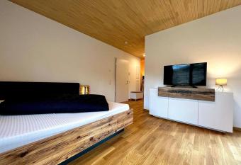 Studio Tiengen - zentraler Neubau - Barrierefrei im Erdgeschoss allows 18 year olds to book a room