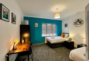 Superb place for family break or busy contractors allows 18 year olds to book a room