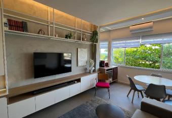 Moderno Studio Frente Mar Praia de Copacabana allows 18 year olds to book a room