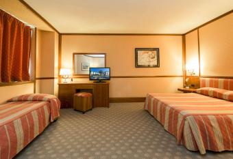 Grand Hotel Duca D Este has rooms with a private hot tub