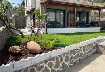 V  LLA CANADA has Balcony rooms