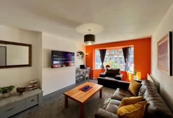 Perfect bungalow, for contractors or holiday break has Balcony rooms