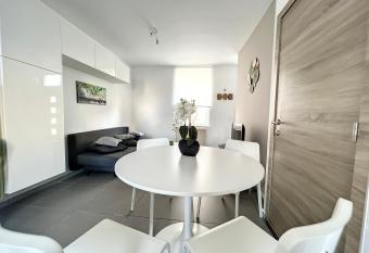 Albert 20 Brussels-charleroi-airport has Balcony rooms