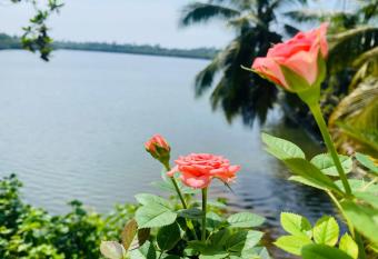 Lake view Duwa Hotel has Balcony rooms