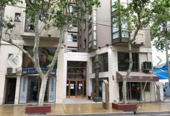 Raiz Propiedades has rooms with a private hot tub