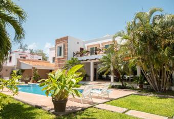 Departamento con alberca privada has Balcony rooms