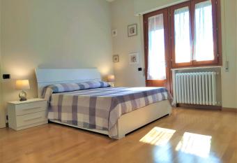 LA FAVOLA MIA allows 18 year olds to book a room