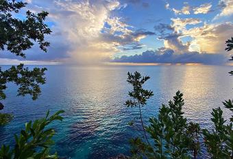 Oceanfront Condo w/ FREE Parking + High Speed Wifi allows 18 year olds to book a room