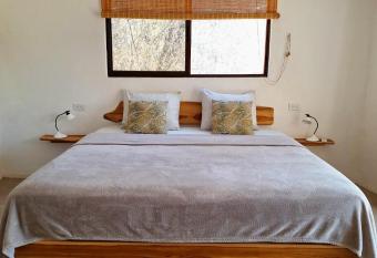 La Casa del Conde has Balcony rooms