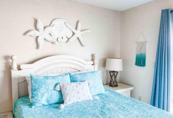 The Salty Suite Beach House- heated pool! hot tub! pet and family friendly! No elevators! Park at your door! has rooms with a private hot tub