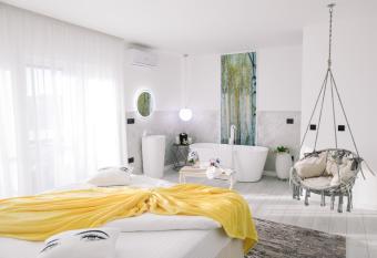 AM Apartments Timisoara allows 18 year olds to book a room