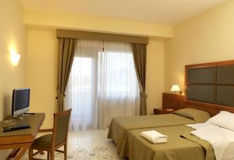 Grand Hotel Don Juan has rooms with a private hot tub