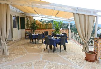 CARPE DIEM B&B has Balcony rooms