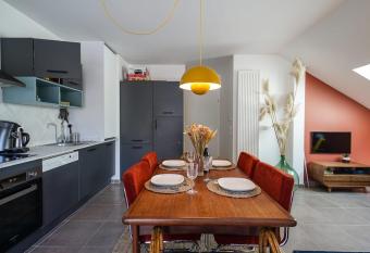 The Azalea beautiful quiet apartment for 4 people! has Balcony rooms