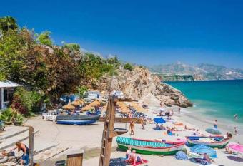 Estudio Jimena Burriana en el centro de Nerja has Smoking rooms