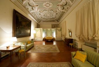 Palazzo Tucci Residenza d epoca allows 18 year olds to book a room