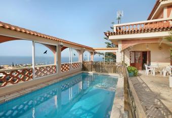 Casa Petite Paradise has Balcony rooms