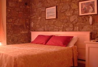 Locanda Il Gallo allows 18 year olds to book a room