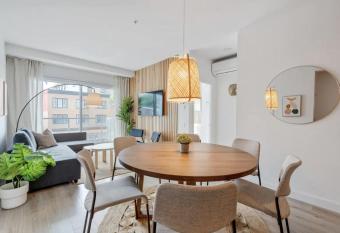 INITIAL / ARTWOOD / Centre-ville de Quebec has Balcony rooms