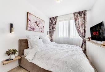 ARI PINK Apartment near Atrium Mall (ARED) has Balcony rooms