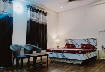 SR homes allows 18 year olds to book a room