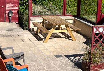 l    Amont allows 18 year olds to book a room