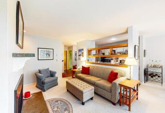 A Warren Beauty has Balcony rooms