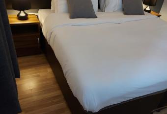 One bedroom apartment allows 18 year olds to book a room