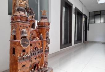 As  s Departamento en Ayacucho allows 18 year olds to book a room