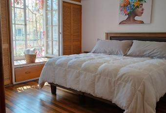 Casona Lorena has rooms with a private hot tub