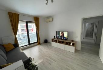 Pearl Luxury Apartment Near Presidential Palace has rooms with a private hot tub