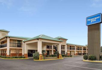 Motel 6 - Laurel, MS has Smoking rooms