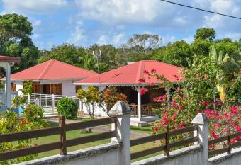G  tes du Domaine de la Canne    Sucre has Balcony rooms