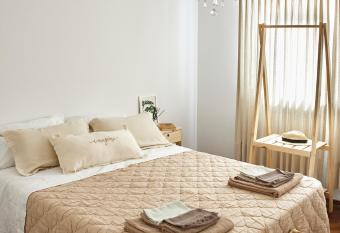 Departamento Parque Espa  a. Cerca de Todo allows 18 year olds to book a room